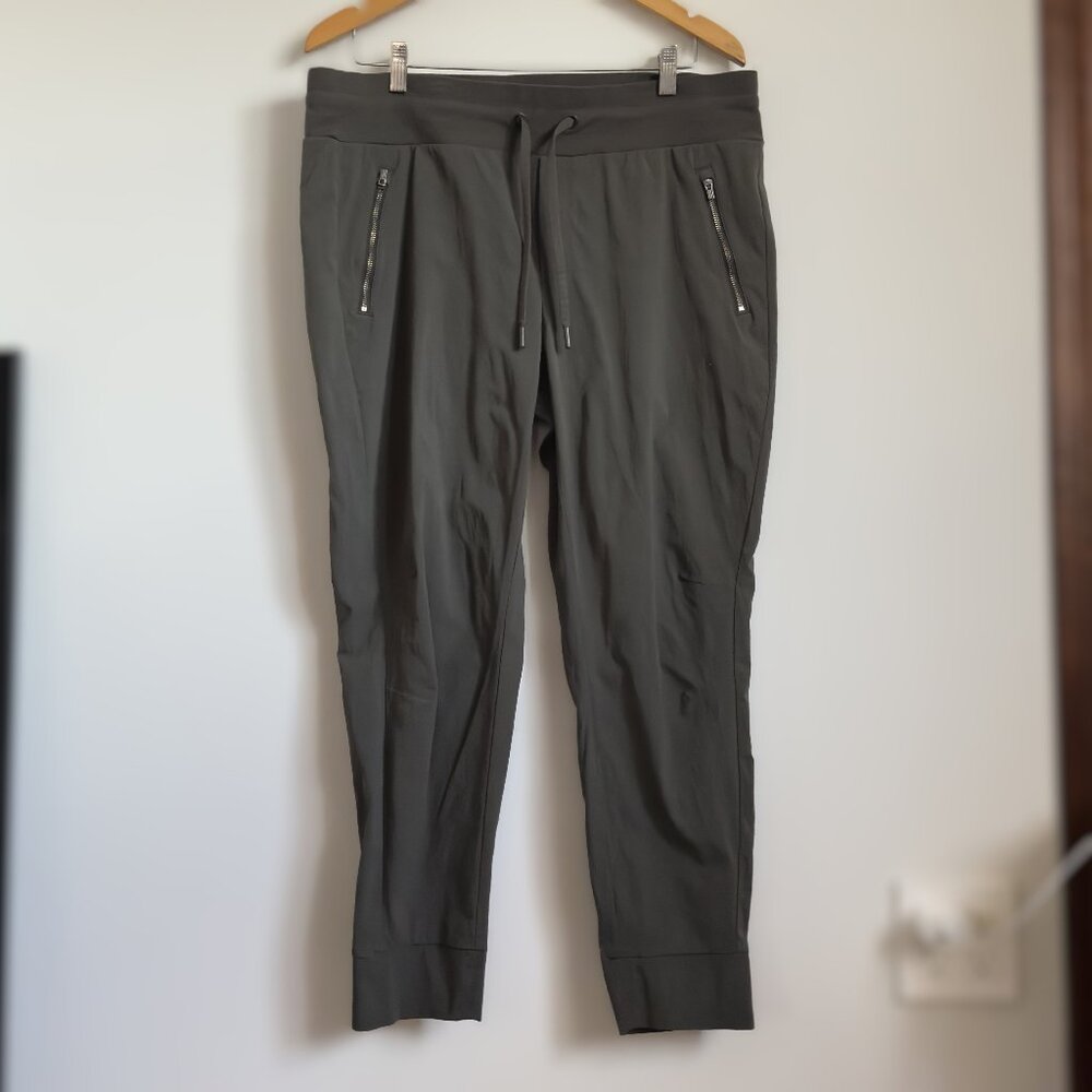 Athleta Trekkie North Jogger Olive Travel Athleisure Hi-Rise Zip Pkts Sz 16 - Picture 2 of 7